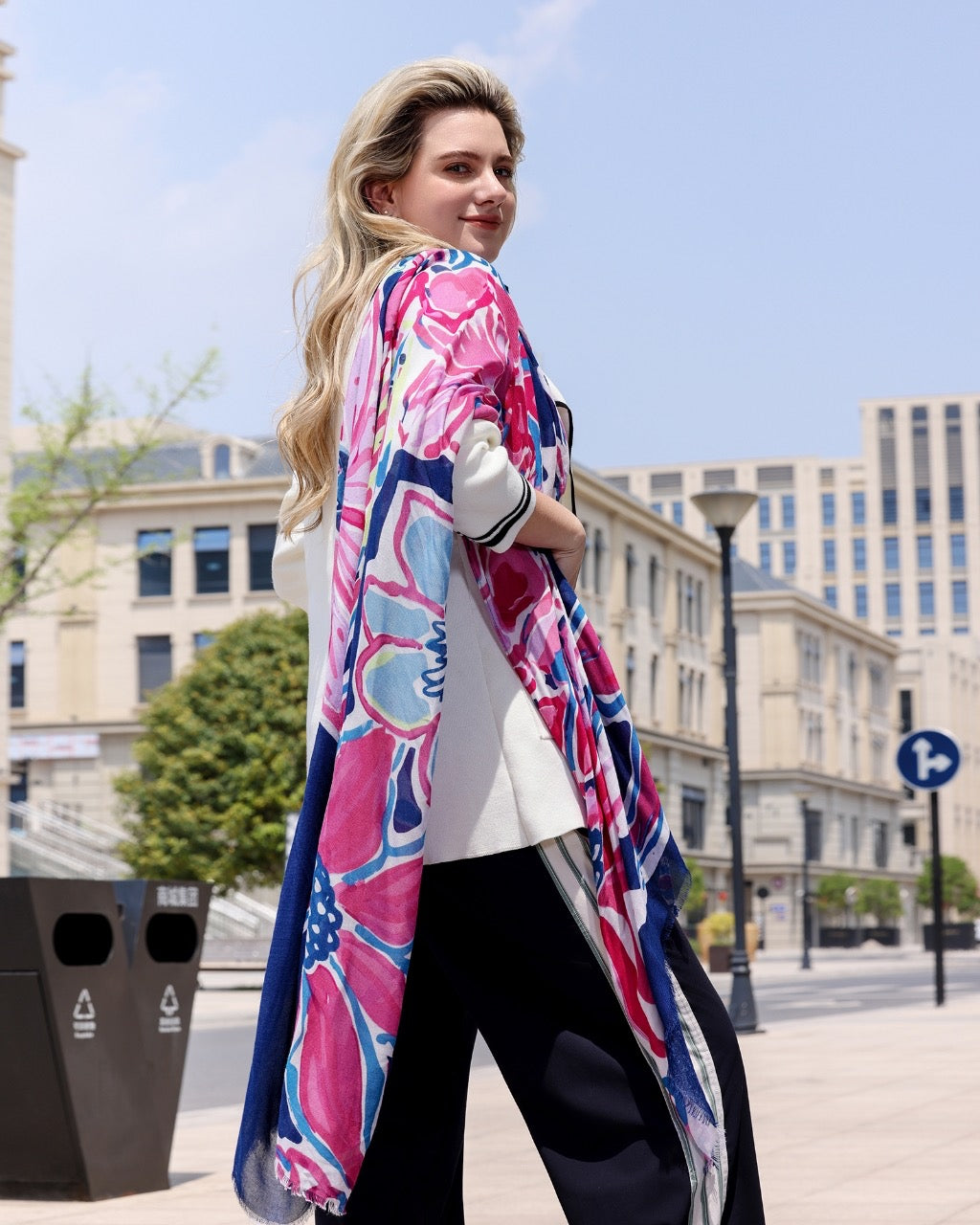 Scarf floral print dark blue