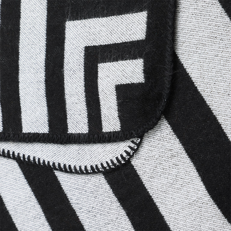 Poncho d'hiver noir et gris
