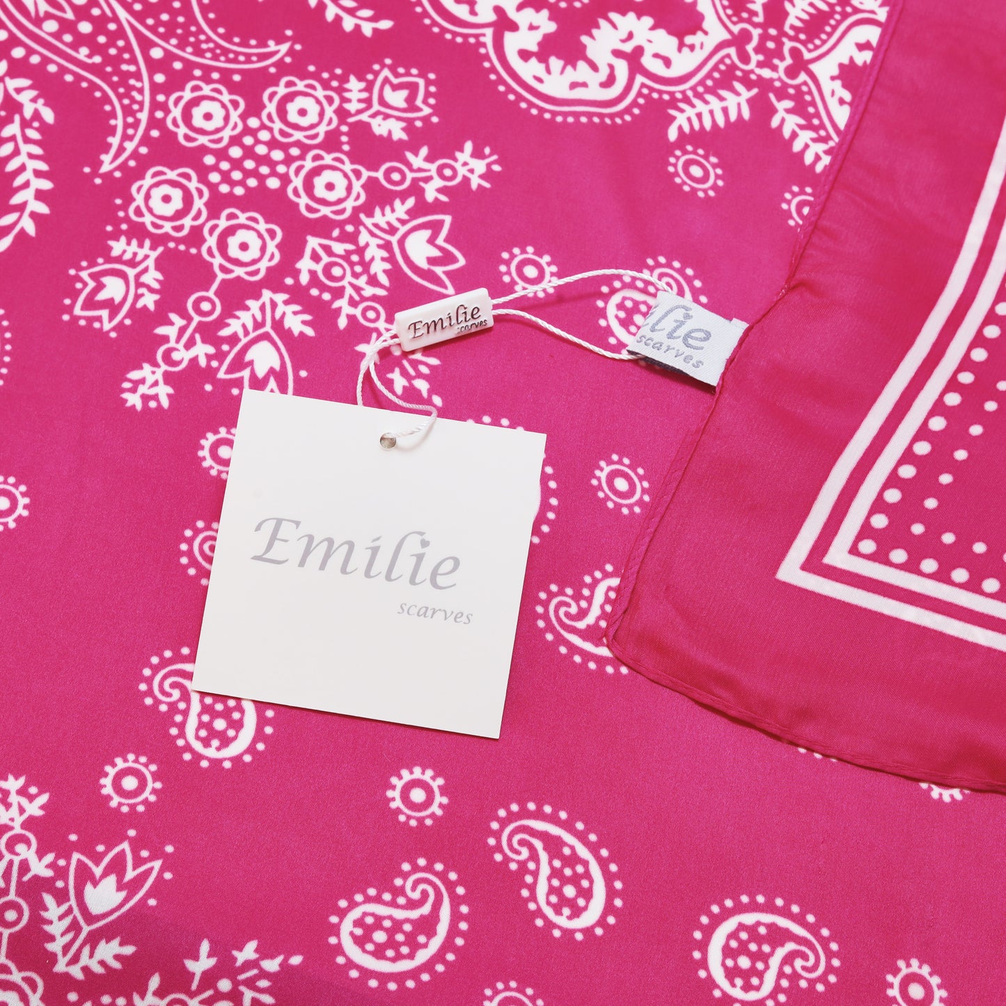 Foulard carré rose imprimé 70 x 70 cm