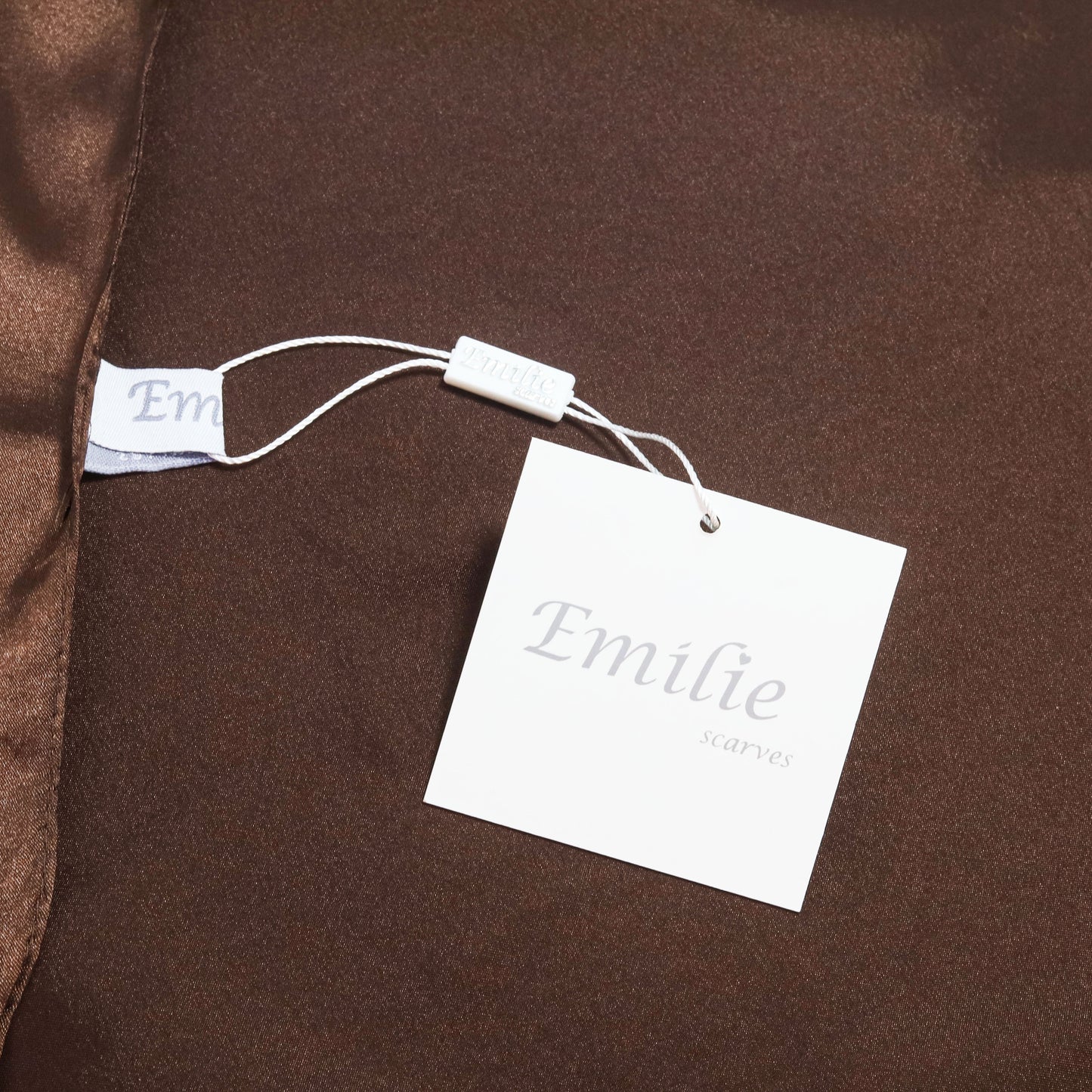 Écharpe carrée en satin marron