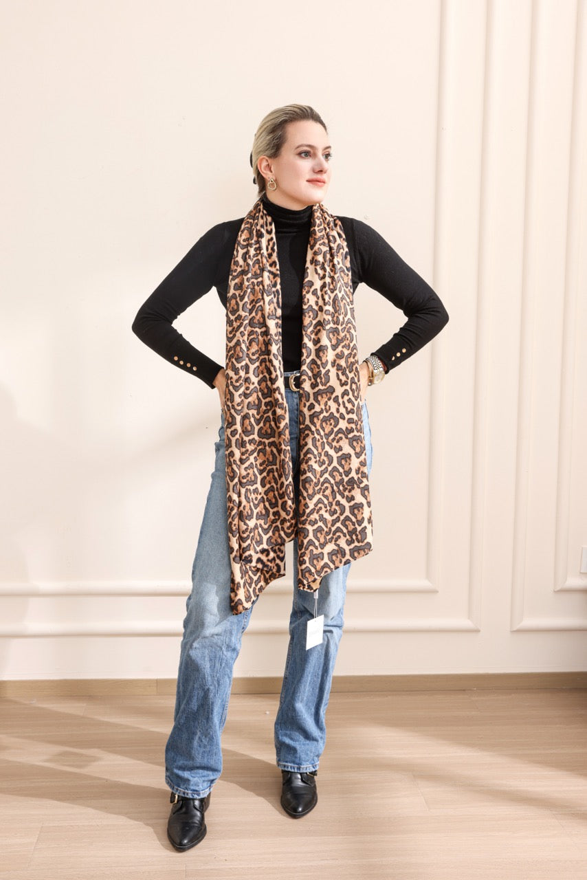 Scarf satin long panther print
