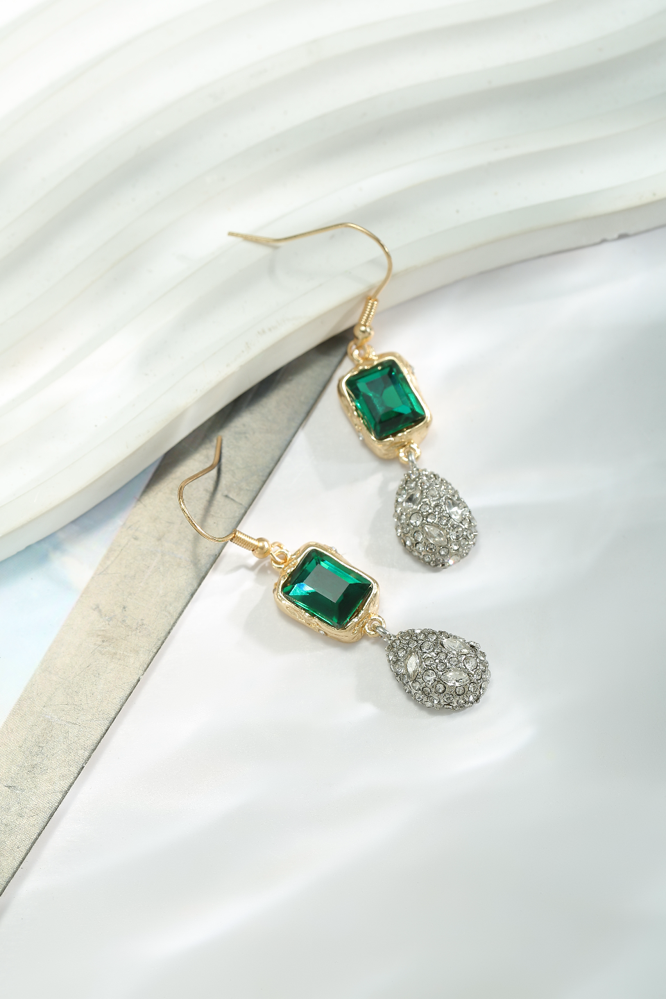 Earrings gold emerald green
