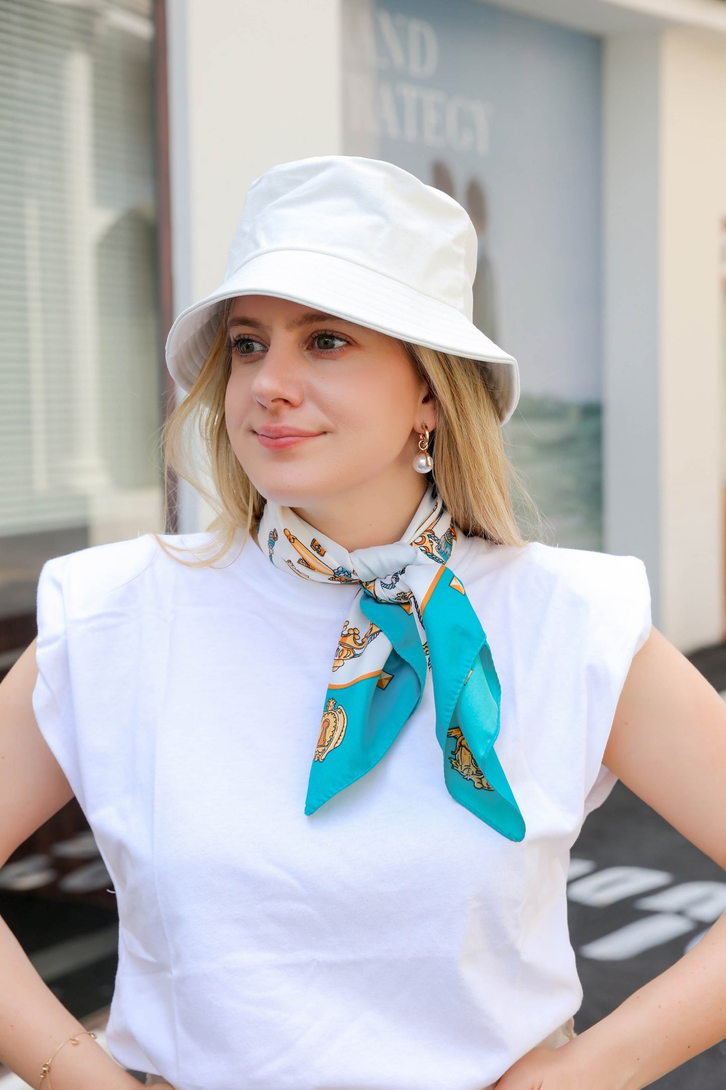 Bucket hat white