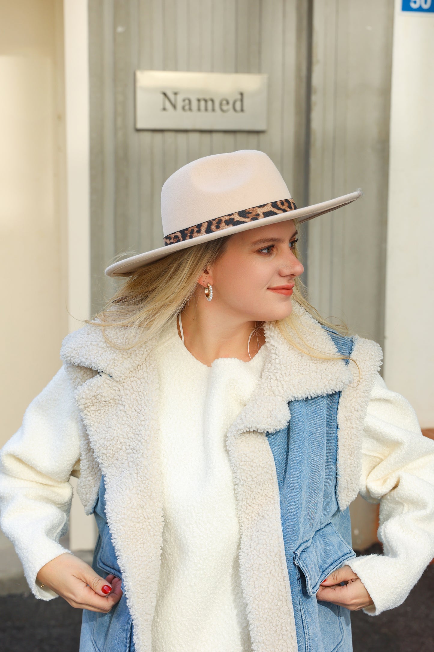 Hat off white