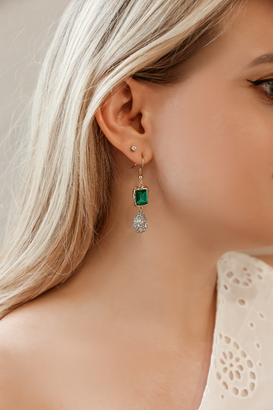 Earrings gold emerald green